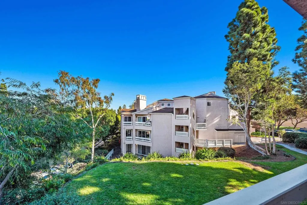 7087 Camino Revueltos home-pic-16